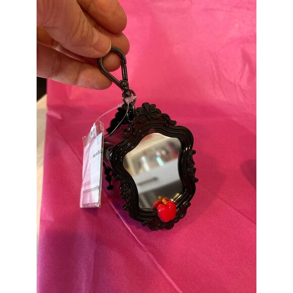 Bath & Body Works Evil Queen Light Up Mirror Pocketbac Holder Hand Sanitizer Gel - Picture 7 of 10